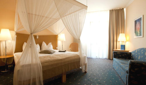 Hotel Lotus Therme Heviz Zimmer mit Himmelbett